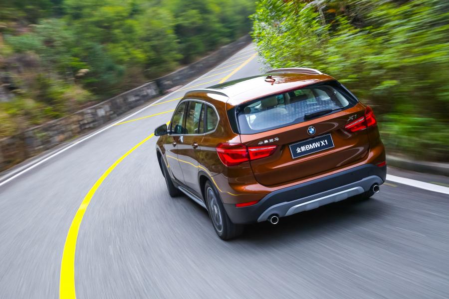  BMW X1 xDrive25Li xLine 2016 года  (фото 21 из 39)